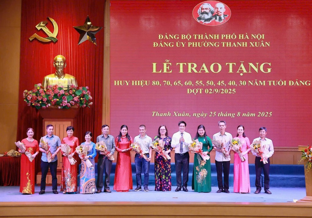 Tri ân những cống hiến của các thế hệ đảng viên phường Thanh Xuân