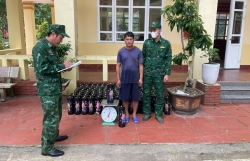 Bắt giữ 2 vụ vận chuyển và mua bán trái phép khí cười