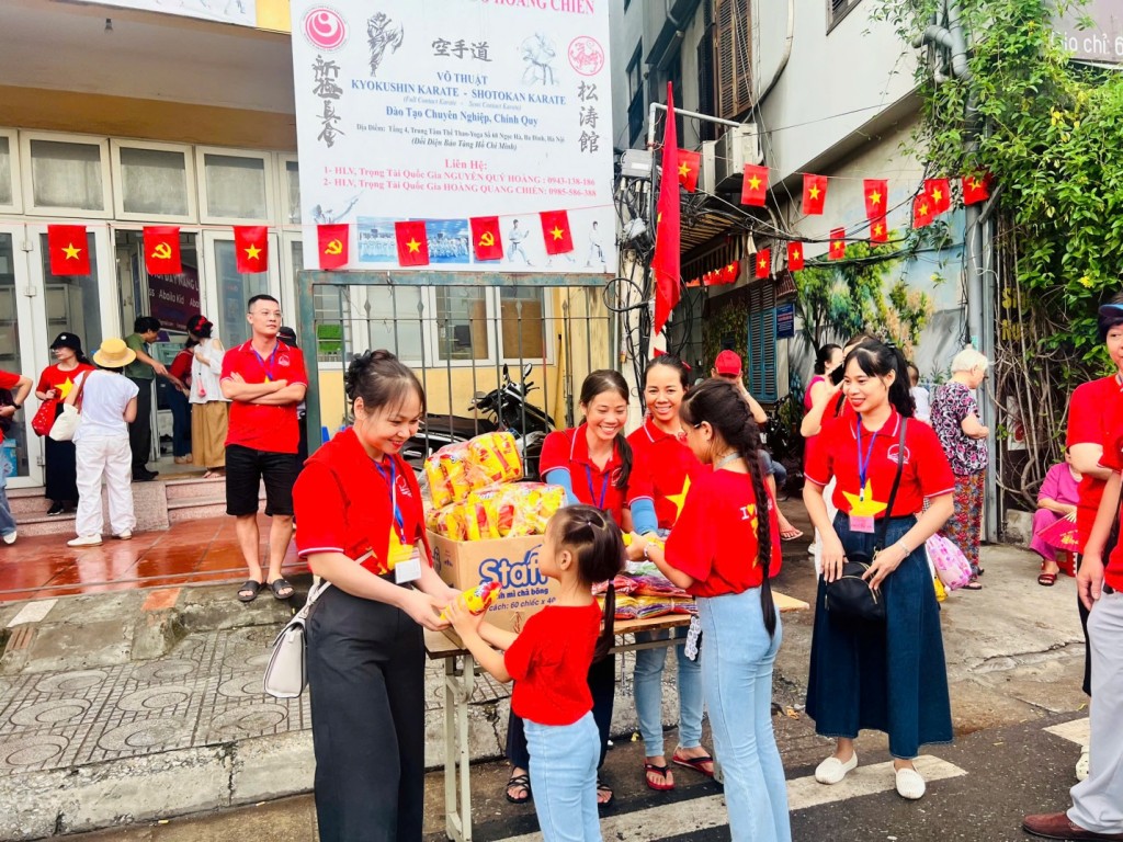 Giáo viên trường Mẫu giáo số 3 tham gia phục vụ nhiệm vụ A80 Giáo viên trường Mẫu giáo số 3 tham gia phục vụ nhiệm vụ A80