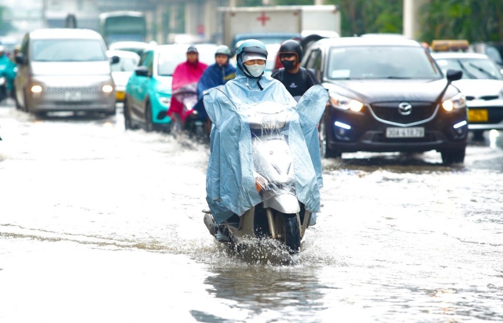 Thủ tướng chỉ đạo tập trung ứng phó bão số 5, bảo đảm an toàn tính mạng Nhân dân