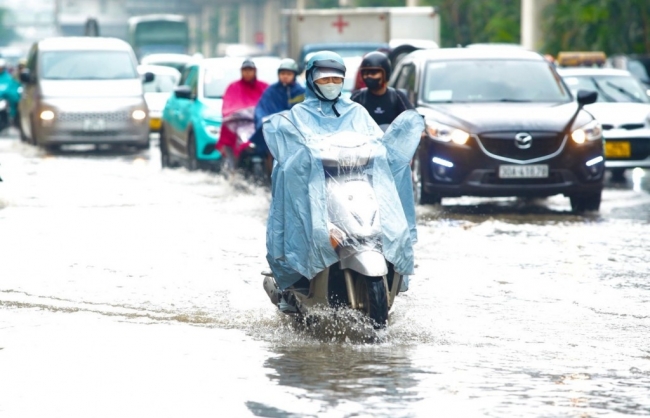 Thủ tướng chỉ đạo tập trung ứng phó bão số 5, bảo đảm an toàn tính mạng Nhân dân