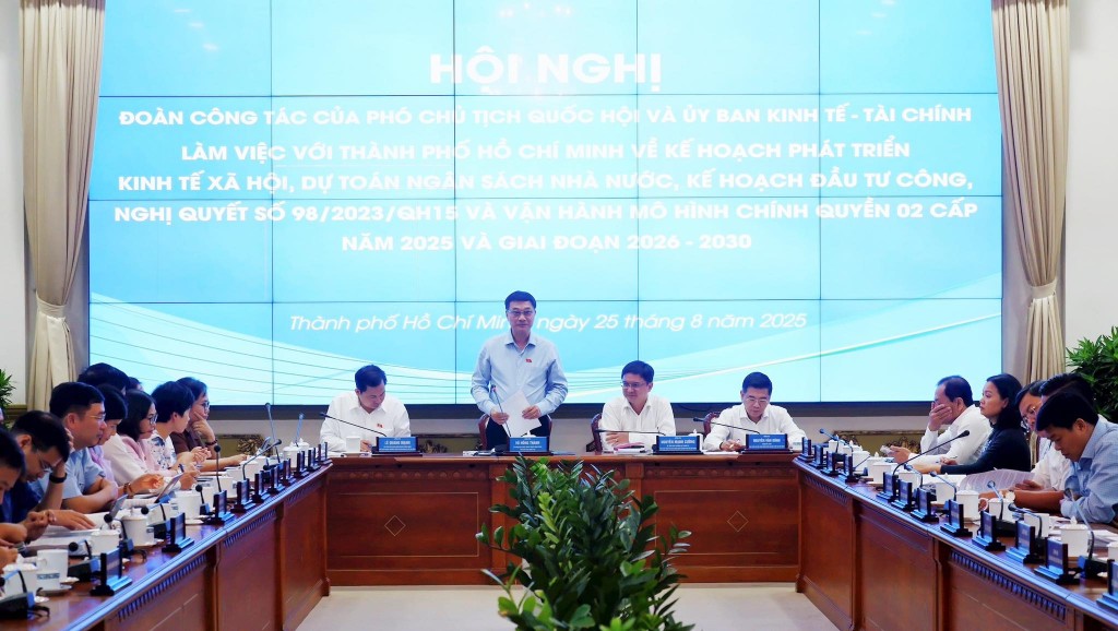 Quang cảnh buổi làm việc