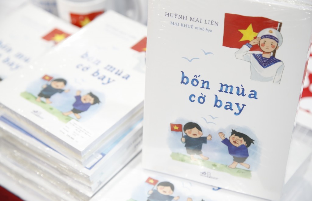 "Bốn mùa cờ bay" - nuôi dưỡng lòng yêu nước từ những tâm hồn thơ bé