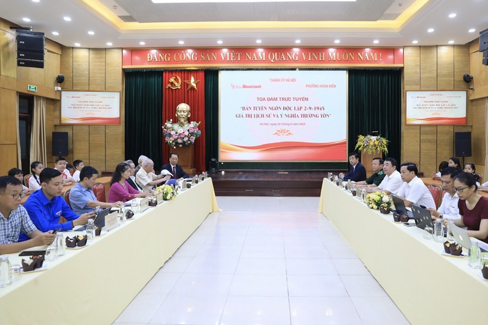 Quang cảnh toạ đàm