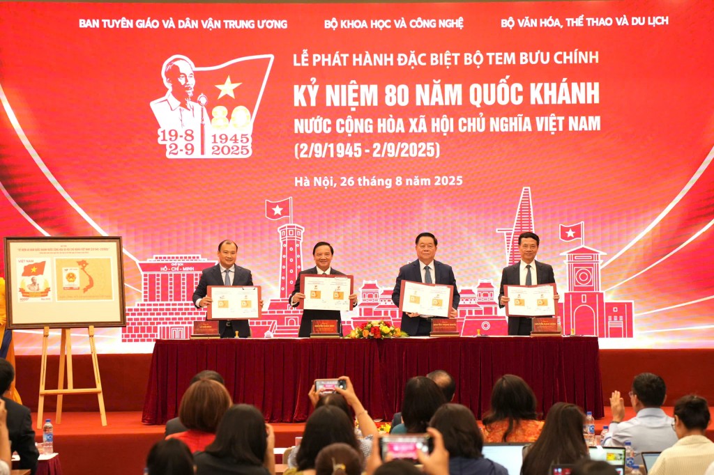 Phát hành đặc biệt bộ tem bưu chính kỷ niệm 80 năm ngày Quốc khánh
