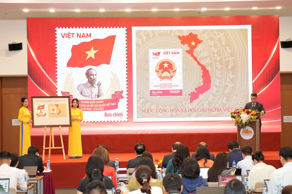 Phát hành đặc biệt bộ tem bưu chính kỷ niệm 80 năm ngày Quốc khánh