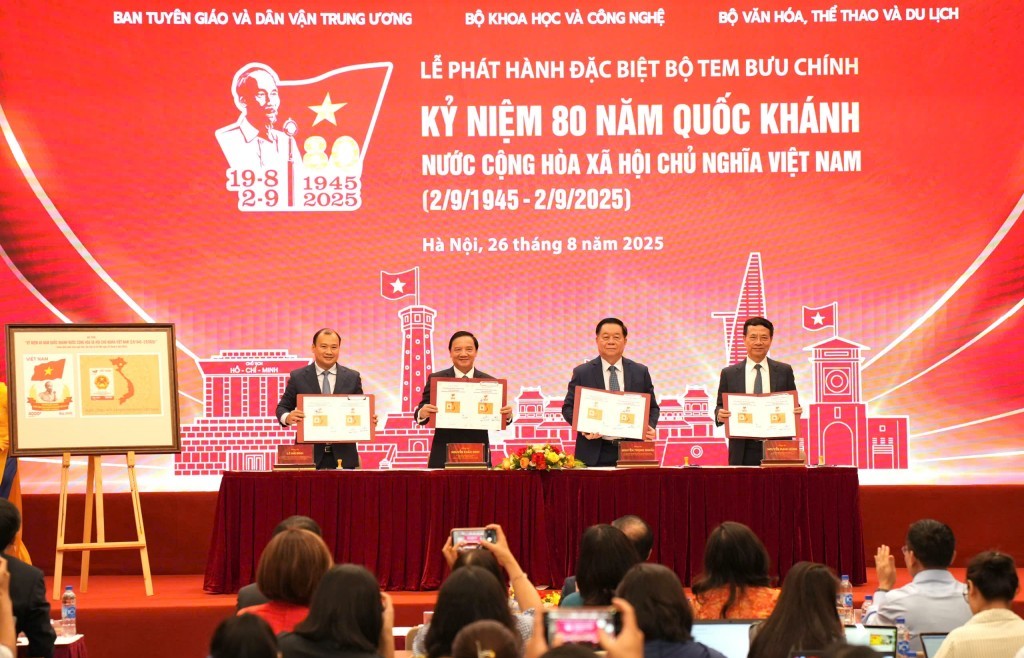 Phát hành bộ tem bưu chính kỷ niệm 80 năm Quốc khánh