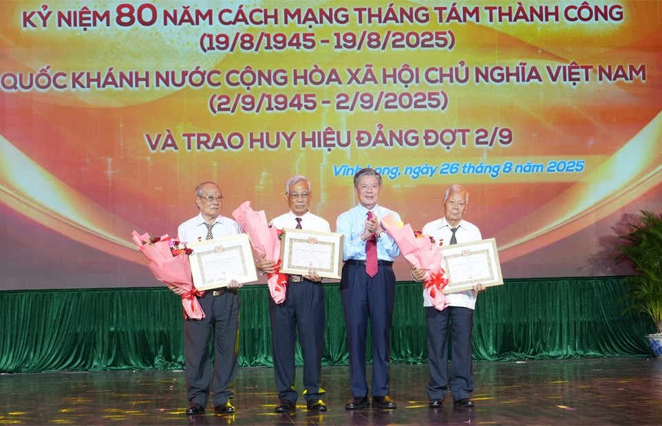Vĩnh Long tổ chức họp mặt kỷ niệm 80 năm Cách mạng Tháng Tám thành công và Quốc khánh 2/9