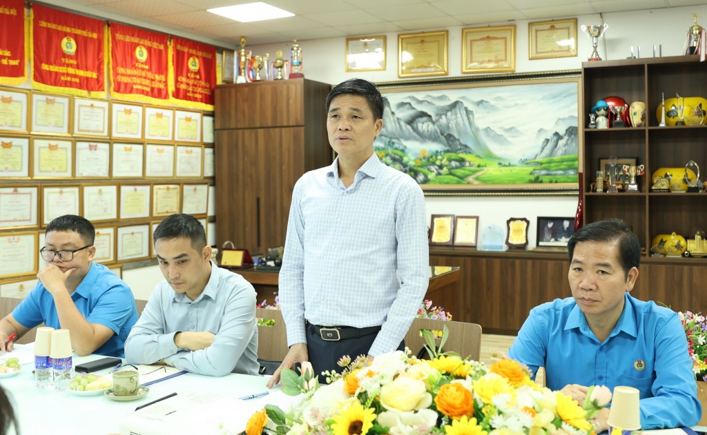 Đoàn khảo sát Tổng Liên đoàn Lao động Việt Nam lắng nghe kiến nghị công nhân