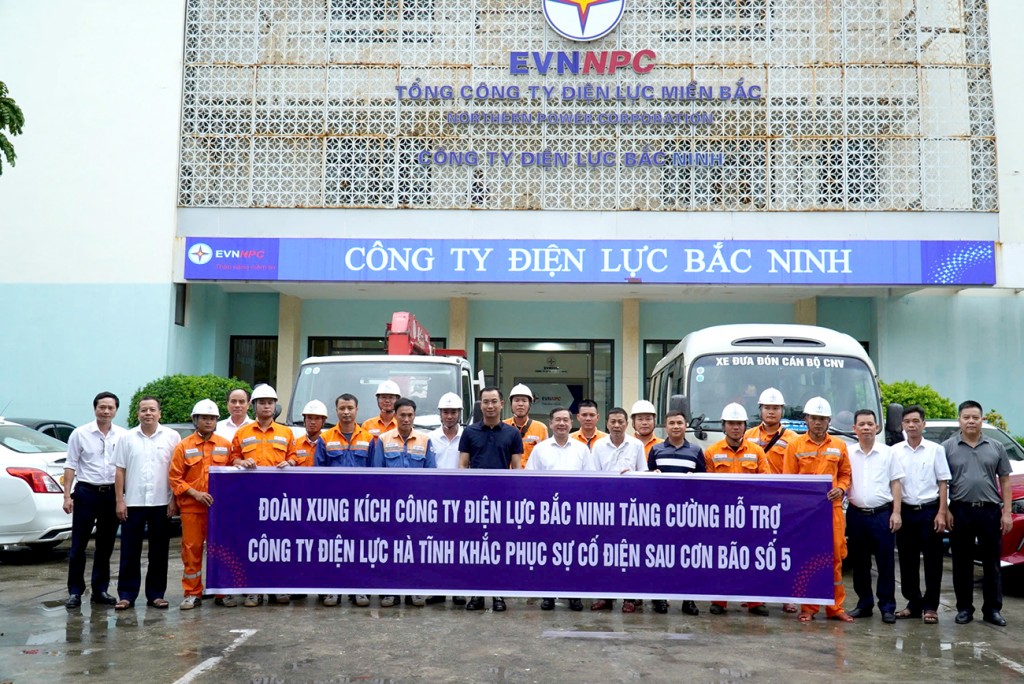 Đội xung kích Công ty Điện lực Bắc Ninh xuất phát lên đường hỗ trợ khắc phục thiệt hại sau bão số 5 Kajiki tại tỉnh Hà Tĩnh