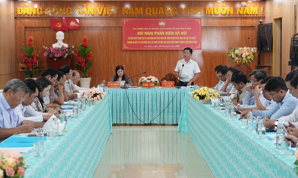 Đại diện Sở Tài chính – cơ quan soạn thảo thông qua dự thảo quyết định.