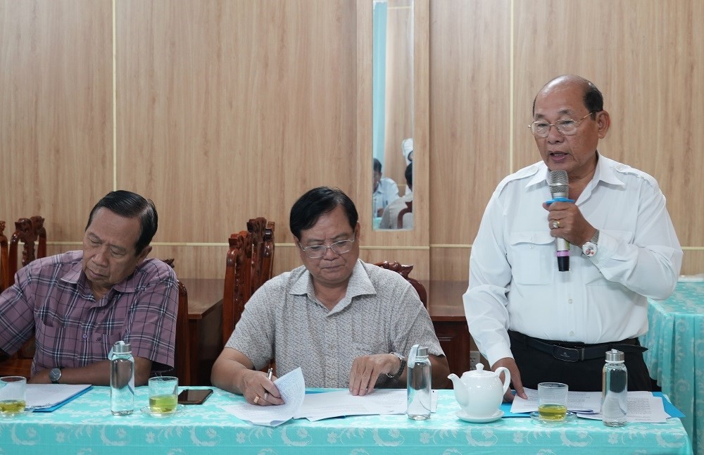 Đại biểu góp ý cho dự thảo quyết định.