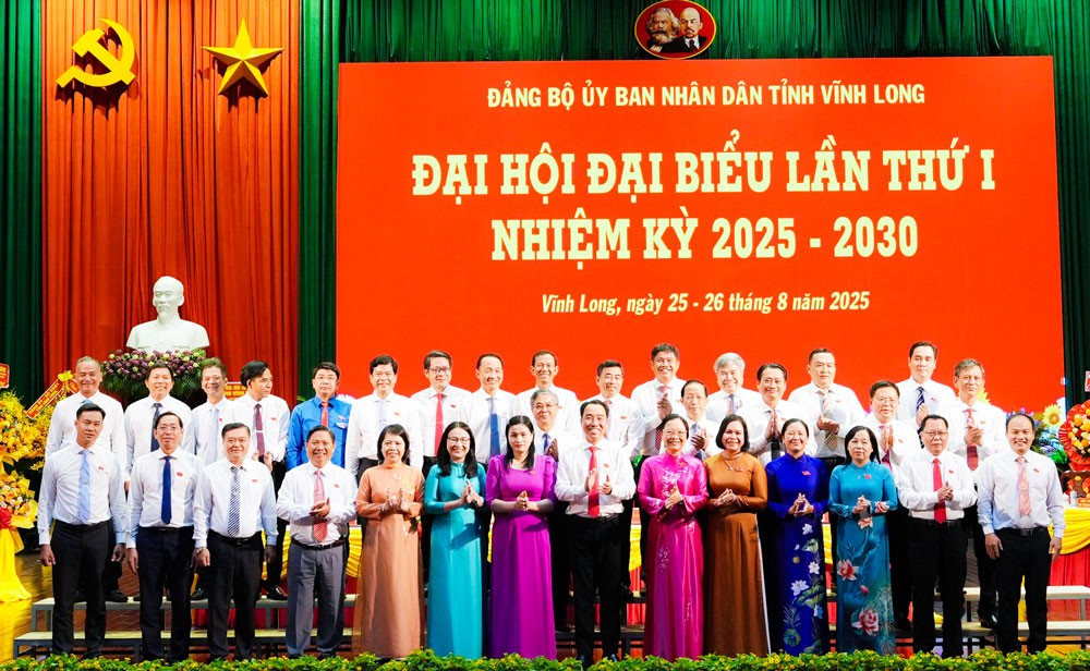 BCH Đảng bộ UBND tỉnh, nhiệm kỳ 2025 - 2030 ra mắt đại hội.