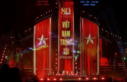 “Việt Nam trong tôi”: Concert bùng nổ dưới mưa