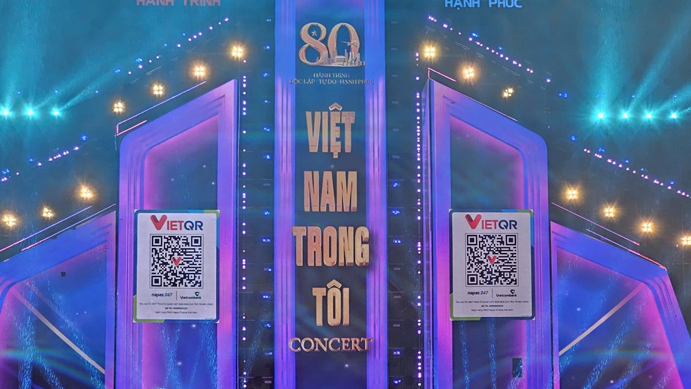 “Việt Nam trong tôi”: concert bùng nổ dưới mưa
