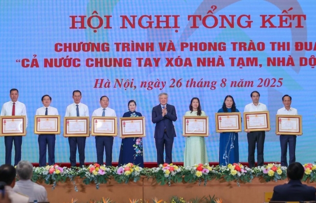 Cần Thơ và Cà Mau nhận Huân chương Lao động hạng Ba