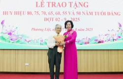 245 đảng viên phường Phương Liệt được trao tặng Huy hiệu Đảng