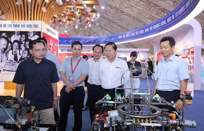 Không gian ấn tượng của triển lãm 80 năm thành tựu ngành Giáo dục