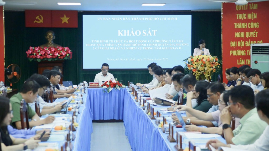 Quang cảnh buổi làm việc