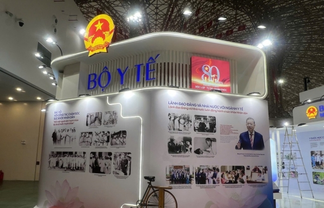 Trải nghiệm công nghệ VR tại gian hàng “80 năm Y tế Việt Nam”