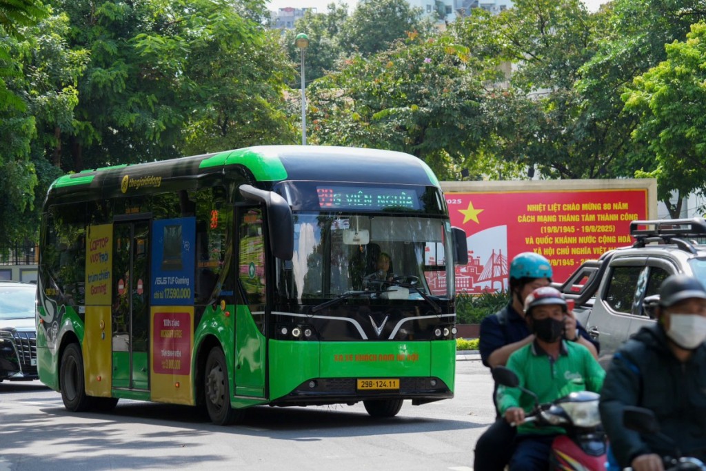 Tăng chuyến, kéo dài thời gian hoạt động nhiều tuyến buýt và metro