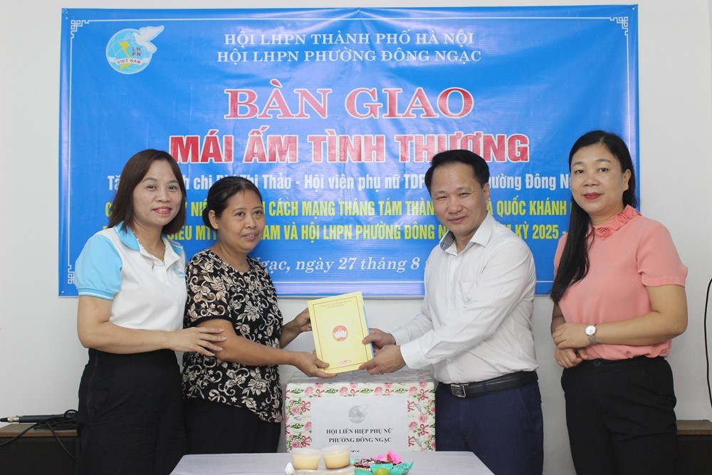 Bàn giao Mái ấm tình thương cho hội viên phụ nữ khó khăn