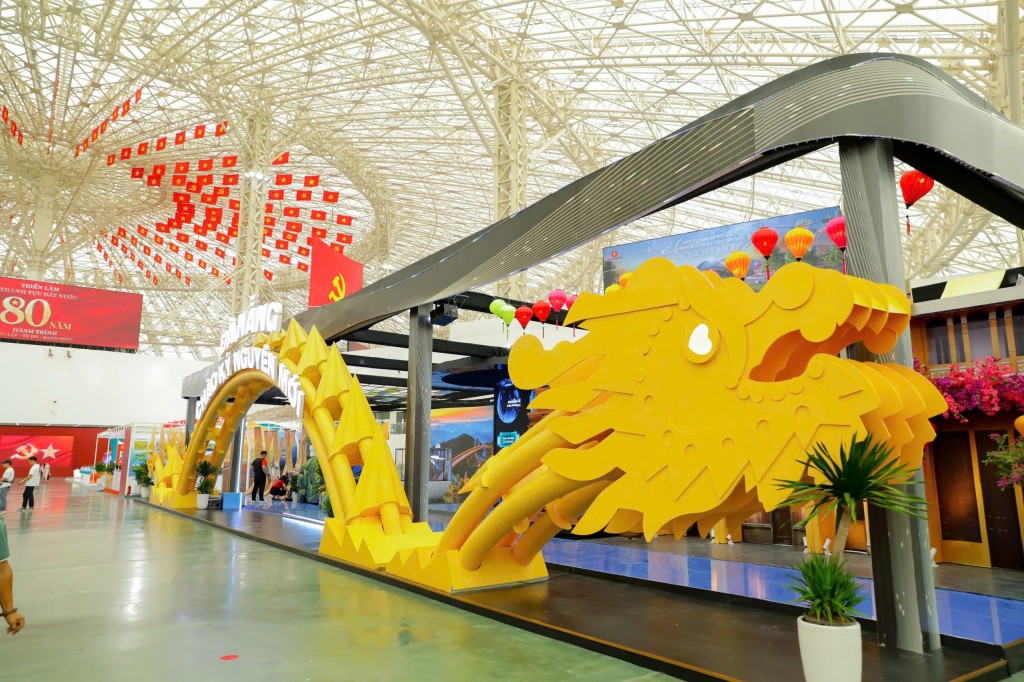 Cổng chào mô hình Cầu Rồng 