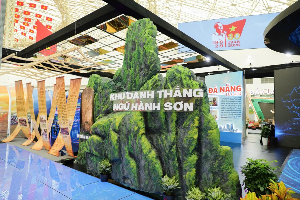 Gian trưng bày được kiến tạo theo trục Di sản – Thành tựu – Tương lai, bao gồm 5 khu vực chính