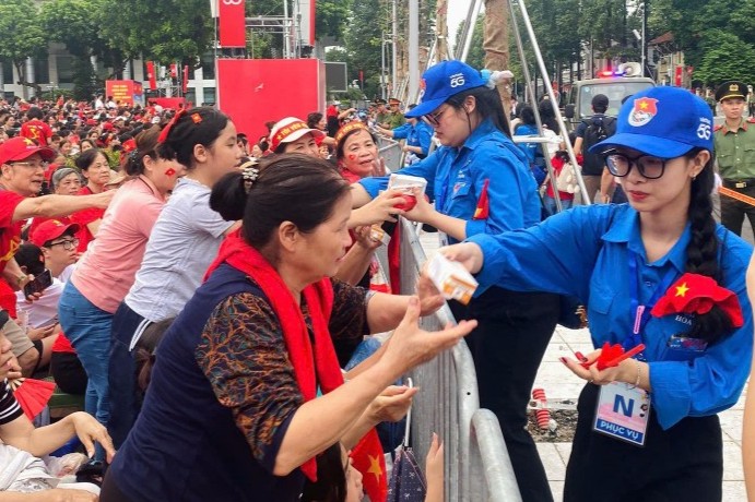 “Dải phân cách mềm” mang tên thanh niên tình nguyện