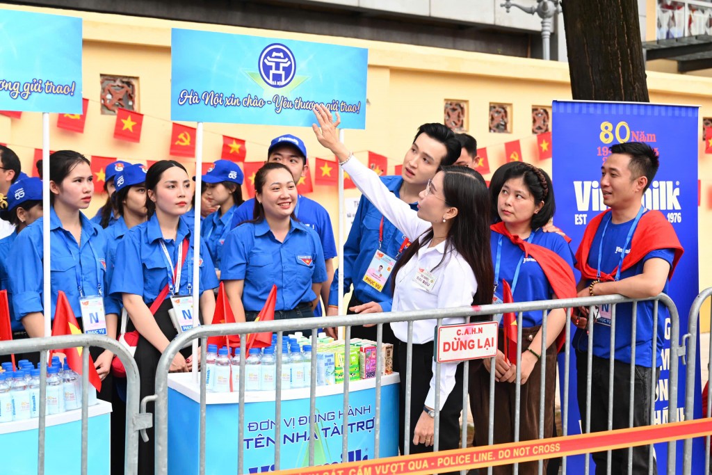Bí thư Trung ương Đoàn thăm, động viên thanh niên tình nguyện