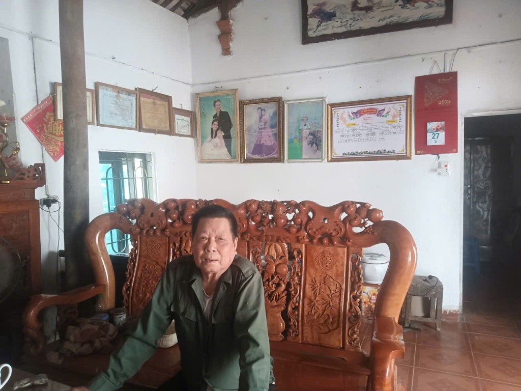 Ông Nguyễn Văn Minh vui mừng vì được ở trong ngôi nhà chắc chắn, không còn lo mỗi khi có mưa bão