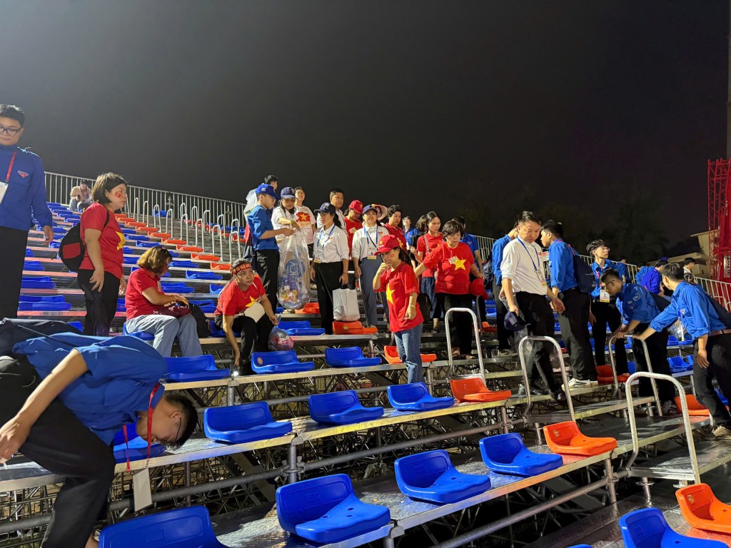 Những khoảnh khắc giàu ý nghĩa của thanh niên tình nguyện
