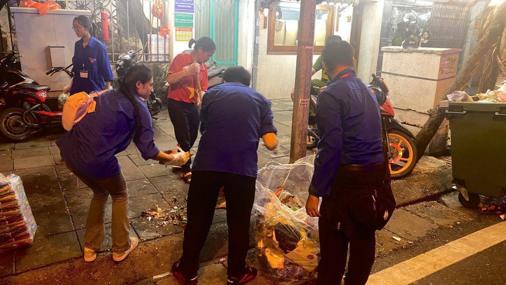 Những khoảnh khắc giàu ý nghĩa của thanh niên tình nguyện