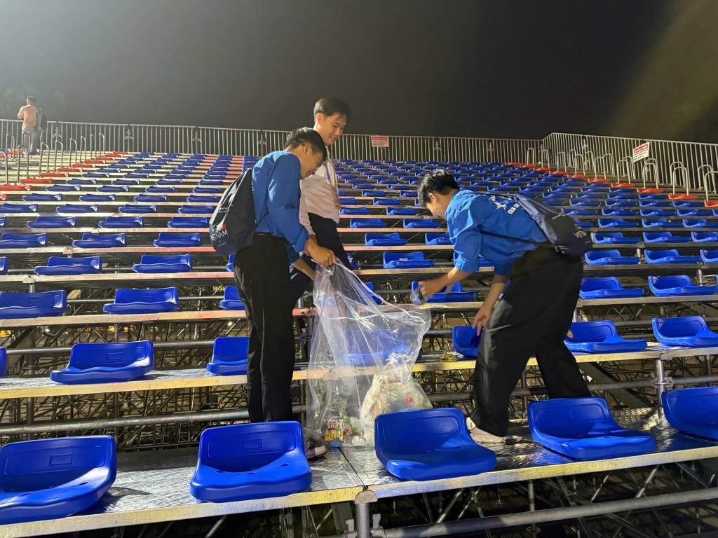 Những khoảnh khắc giàu ý nghĩa của thanh niên tình nguyện