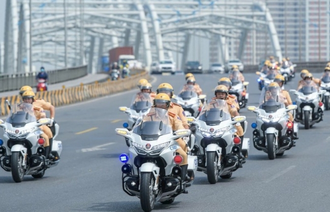 Phân luồng giao thông phục vụ Triển lãm thành tựu kinh tế, xã hội