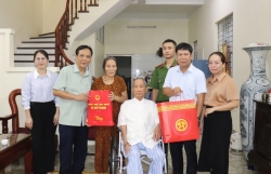 Xã Bát Tràng: Thăm, tặng quà gia đình chính sách, người có công dịp Quốc khánh 2/9