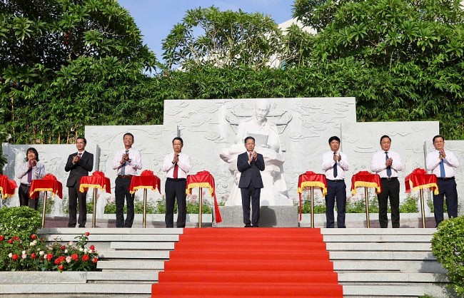 Khánh thành tượng Bác Hồ trong khuôn viên Thư viện Đà Nẵng