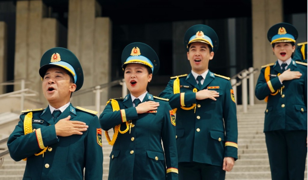 Những hình ảnh ấn tượng tại MV 