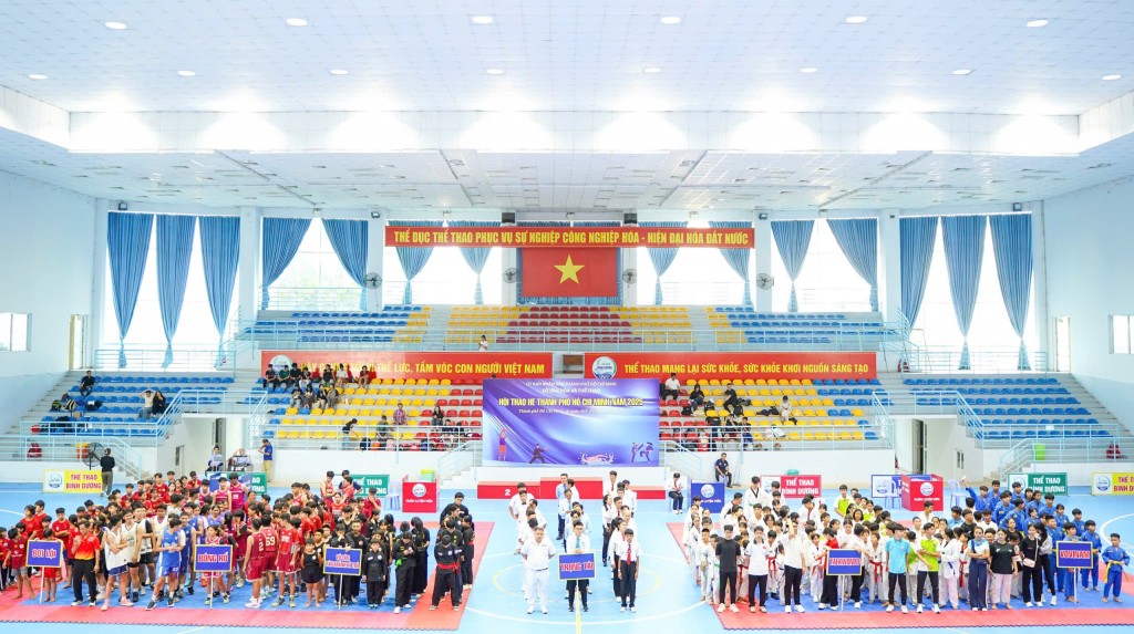 Toàn cảnh Lễ Khai mạc Hội thao hè Thành phố Hồ Chí Minh 2025 tại Bình Dương