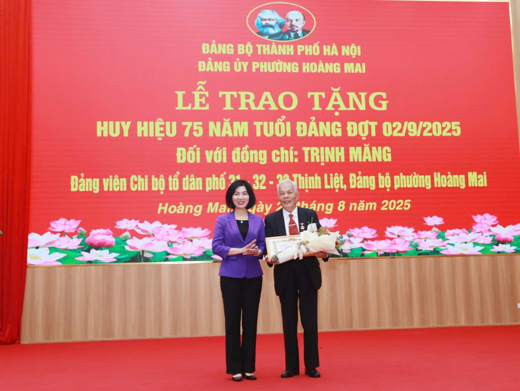 Sống gương mẫu, cống hiến, truyền cảm hứng cho thế hệ trẻ