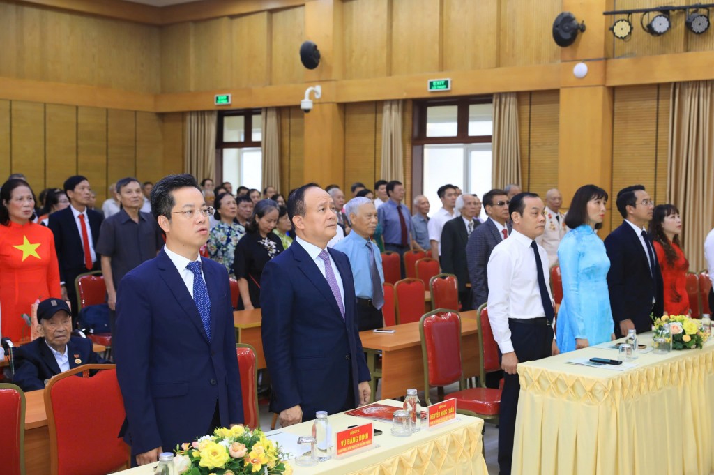 Tri ân những cống hiến bền bỉ của các thế hệ đảng viên