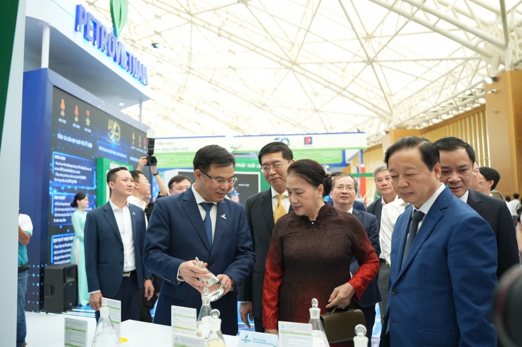 Dấu ấn 80 năm dưới ngọn cờ Đảng
