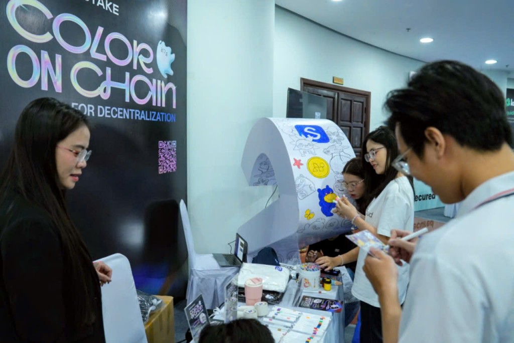 Các gian hàng tham gia triển lãm tại tuần lễ Tài chính và công nghệ Đà Nẵng 2025