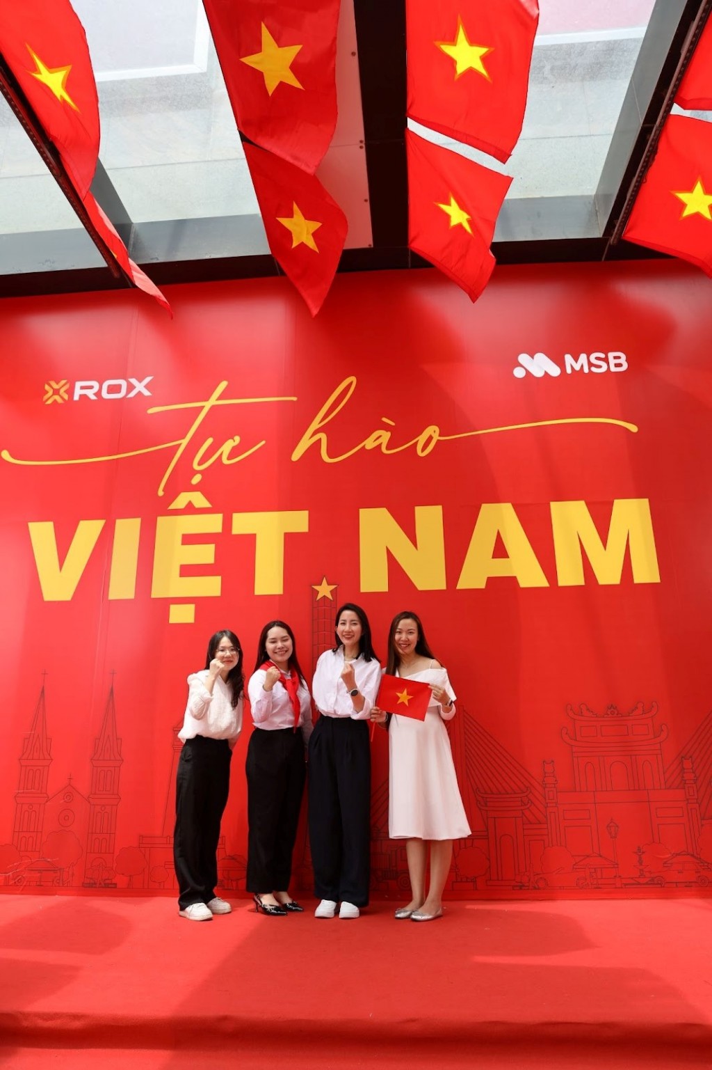 Check-in cùng bức tường Tự hào Việt Nam trên đường Nguyễn Chí Thanh