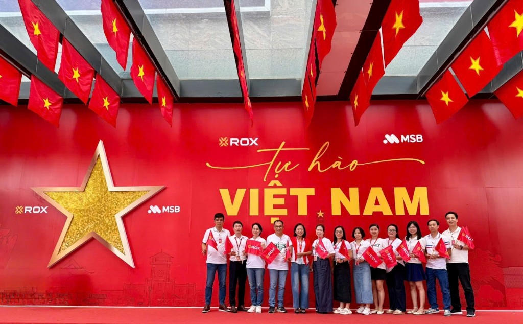 Check-in cùng bức tường Tự hào Việt Nam trên đường Nguyễn Chí Thanh