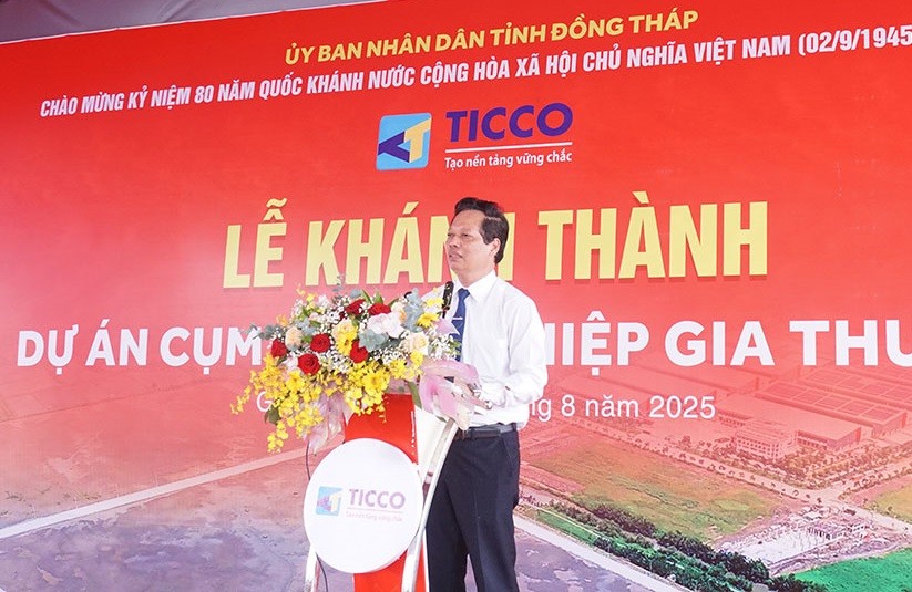 Phó Chủ tịch Ủy ban nhân dân tỉnh Nguyễn Thành Diệu phát biểu tại buổi lễ