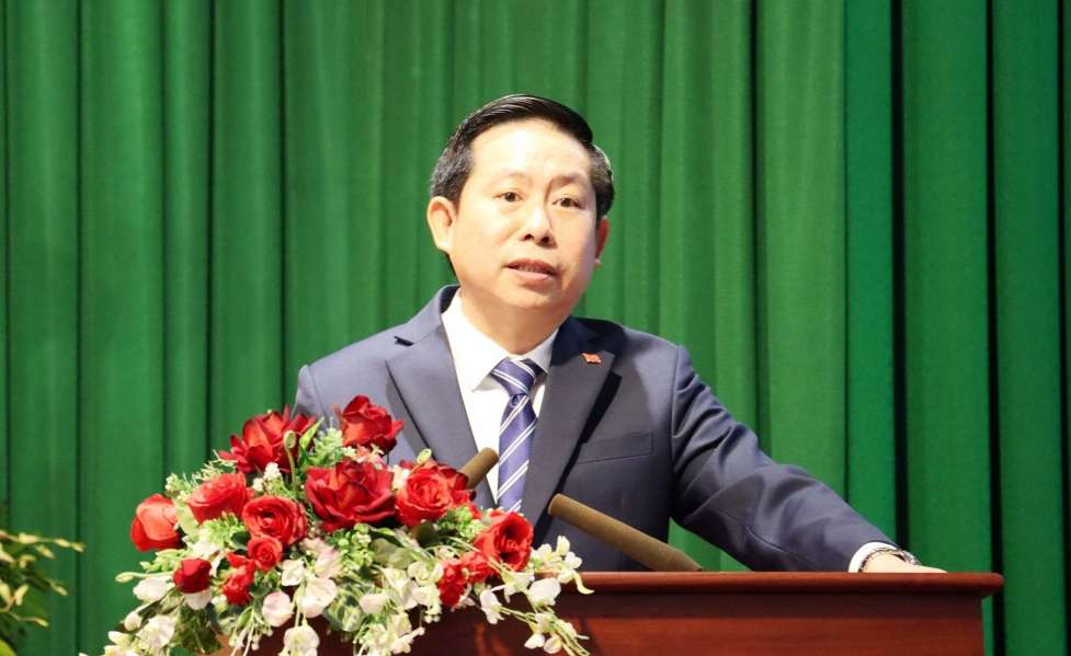 PGS.TS Đoàn Minh Huấn, Ủy viên Trung ương Đảng, Phó Giám đốc Thường trực Học viện Chính trị Quốc gia Hồ Chí Minh phát biểu giao nhiệm vụ. Ảnh: Đặng Hùng