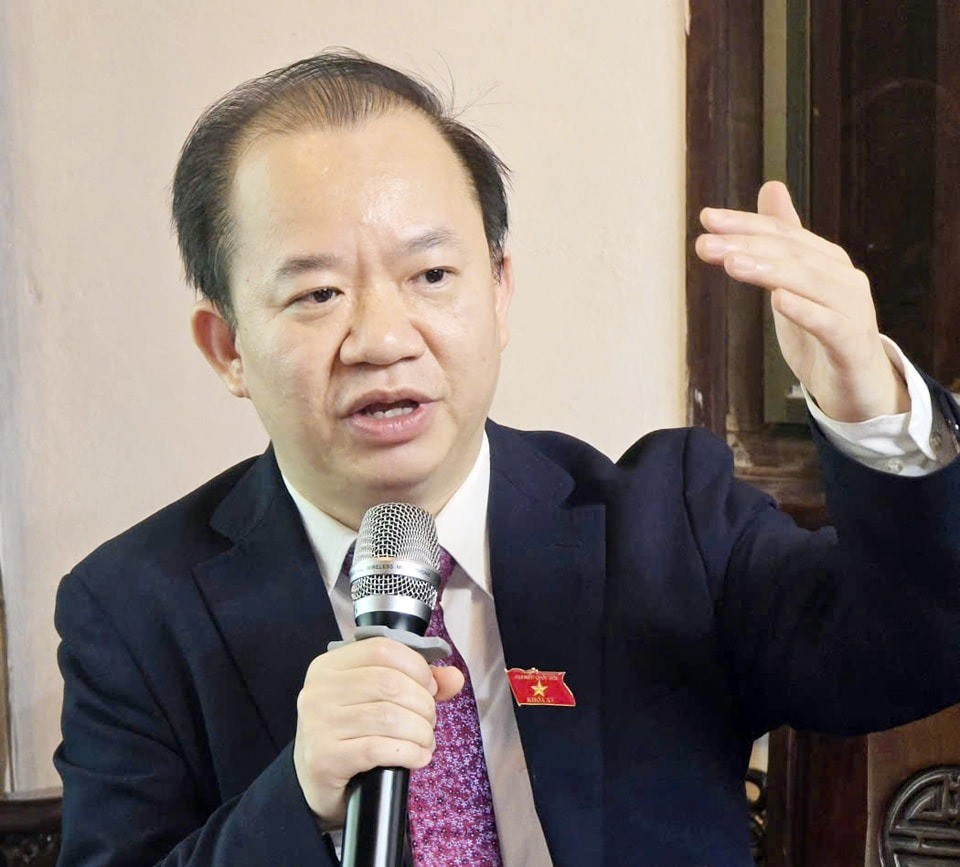 PGS.TS Bùi Hoài Sơn - Ủy viên chuyên trách Ủy ban Văn hóa và Xã hội của Quốc hội phát biểu tại tọa đàm (Ảnh: Hà Trang)