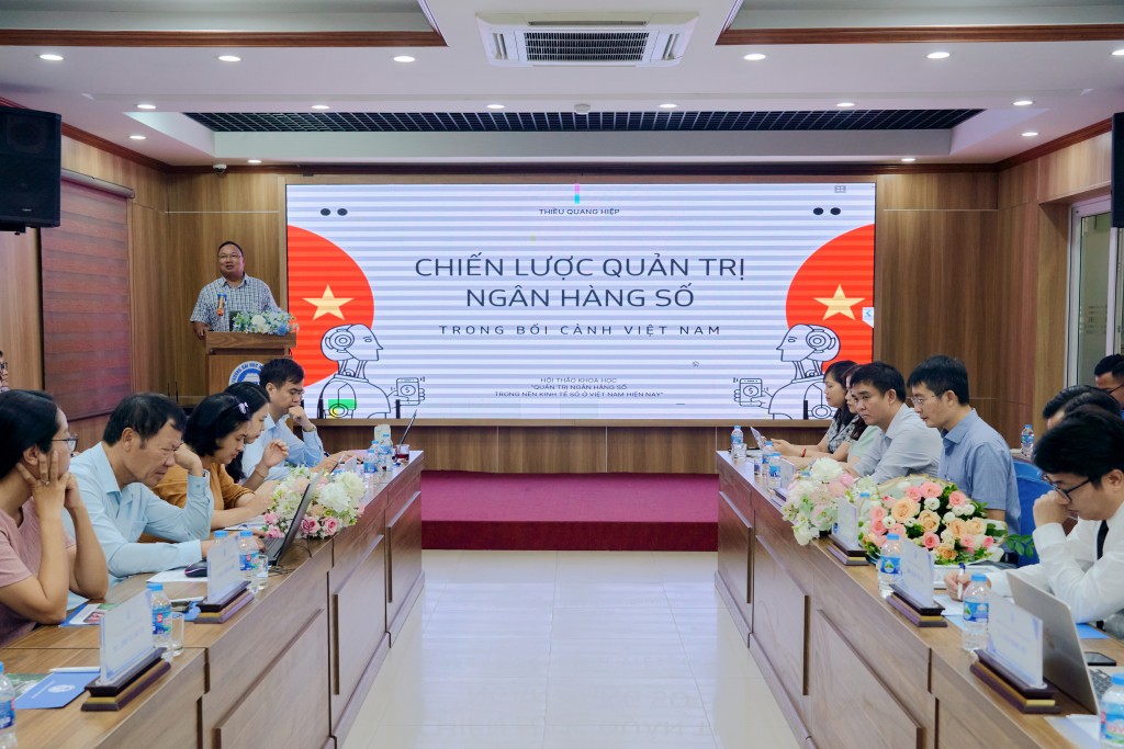 Chuyên gia chia sẻ tại hội thảo
