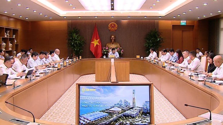 Phó thủ tướng Nguyễn Chí Dũng chủ trì cuộc họp với UBND tỉnh An Giang về việc triển khai các dự án hạ tầng phục vụ hội nghị APEC 2027 (Ảnh: VGP)